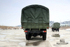 Dongfeng Six wheel Drive EQ2100 Off-road Truck_6*6 3.5 T Classic Army Green Long Head Truck With Tarpaulin Pole for sale_Dongfeng 245 Diesel Troop Carrier Export ຍານພາຫະນະພິເສດ 