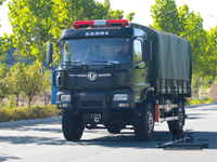 Dongfeng 4WD Off-Roffing Carop CaroPor dfh2140B ແຫ່ງຊາດຫົກເຄື່ອງຈັກສີ່ແມັດແປດແມັດຫ້າ 
