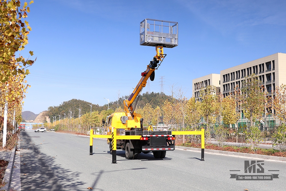 Dongfeng 4*2 ລົດບັນທຸກເບົາ Tip Off-road Lifting Truck_Small trimming Sanitation Lifting Truck_Export Special Micro Vehicle
