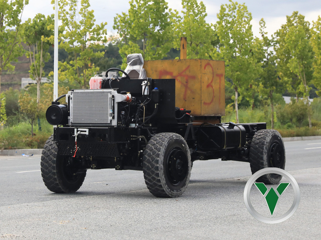 8-ton 4x4 Chassis ທີ່ມີການຕັ້ງຊື່ທີ່ເປັນເອກະລາດ | ຄວາມສາມາດໃນເສັ້ນທາງທີ່ບໍ່ມີປະໂຫຍດແລະການຂັບເຄື່ອນຄວາມສະດວກສະບາຍ
