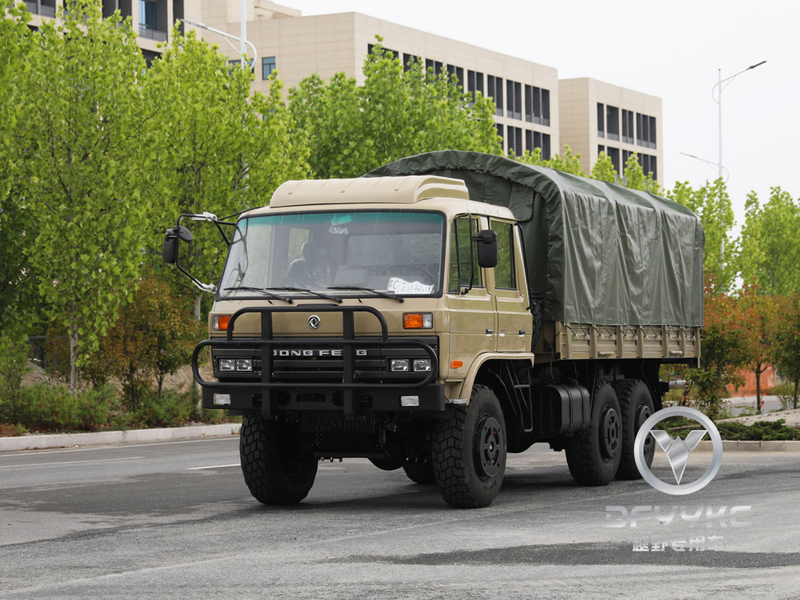 ລົດບັນທຸກ Donggfeng Eq2102N - ລົດບັນທຸກ - 210hp Double-Ro Double-Ro Desert Car Doard Cargo Whego Voor | ແບບຟອມສົ່ງອອກ | ເຄື່ອງປັບອາກາດທີ່ມີ tarpaulin