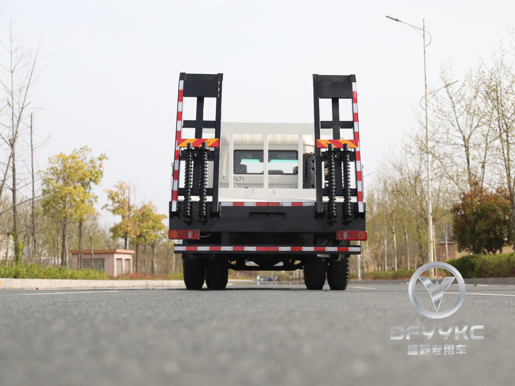 dongfeng flat-topped semi-cab | ພາຫະນະຂົນສົ່ງການຂຸດຄົ້ນ | ອຸປະກອນເຄື່ອງຂຸດເຄື່ອງຂຸດເຄື່ອງຈັກຕິດເຄື່ອງລົດຂົນສົ່ງ ລົດບັນທຸກຂັ້ນໄດແບບໄຮໂດຼລິກ Tandem Trailer | 