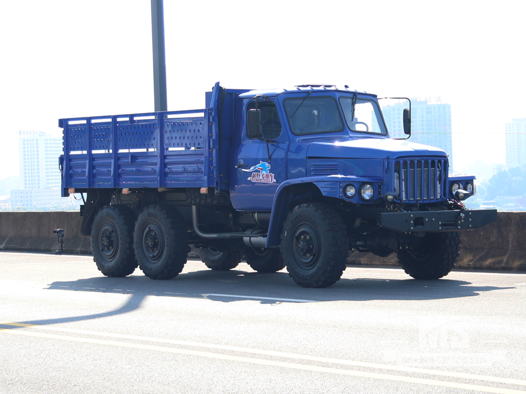 Export-Only Dongfeng 8-Ton 6-Wheel Drive Cargo Truck ທີ່ມີເຄື່ອງຈັກ 170 HP